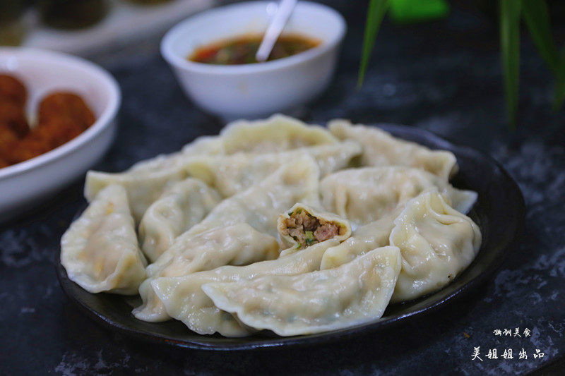 莲藕玉米芹菜肉饺子的做法