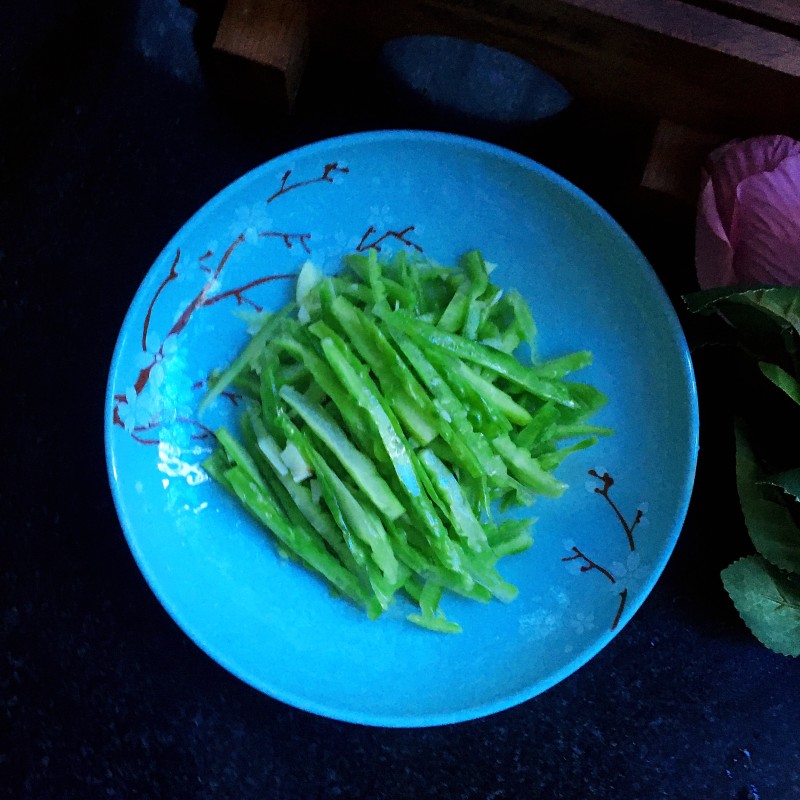 蒜香果醋苦瓜丝的做法