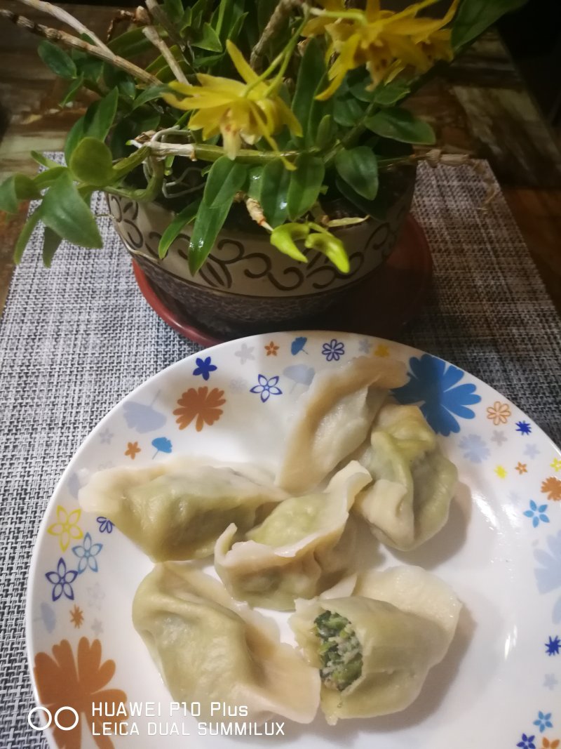 猪肉香菜水饺的做法