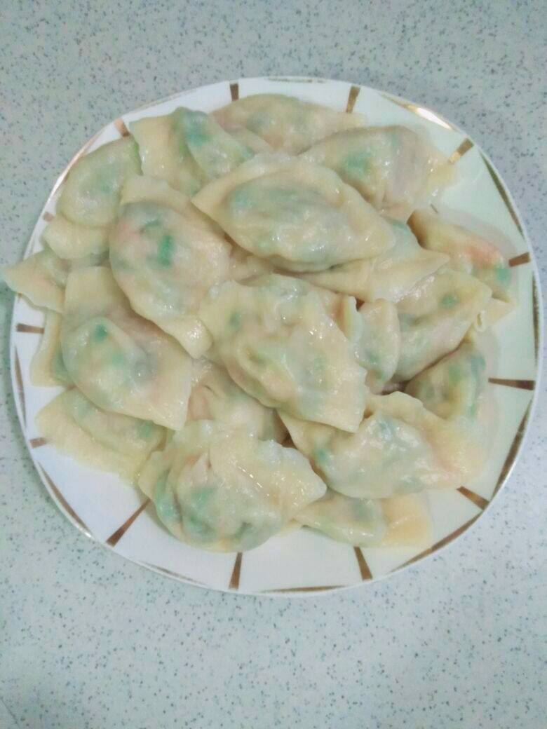 罗非鱼韭菜苔蘑菇水饺的做法