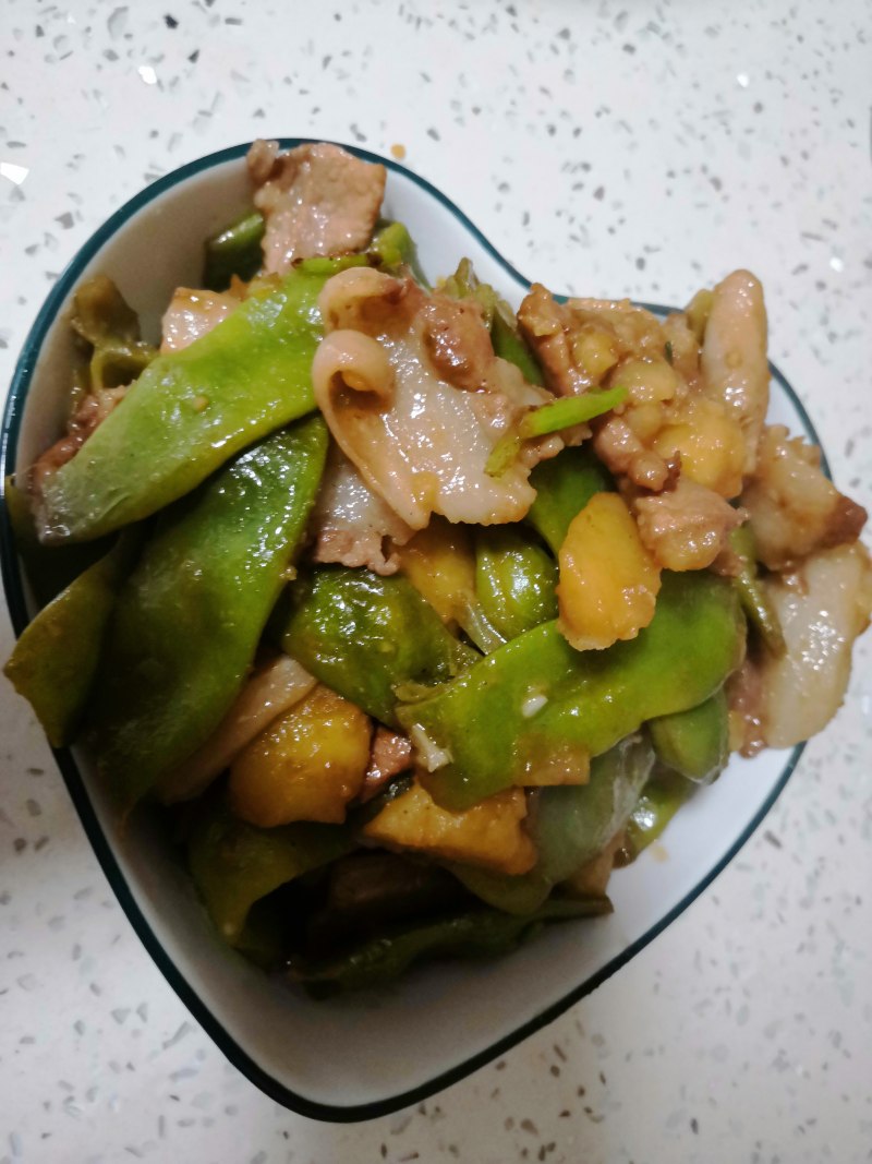 五花肉炖豆角的做法