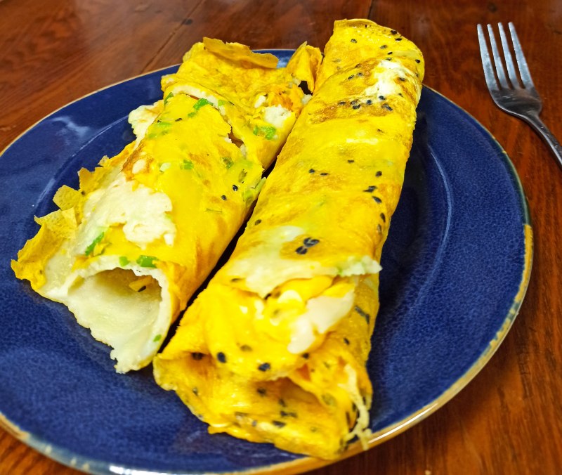 葱花黑芝麻蛋饼的做法