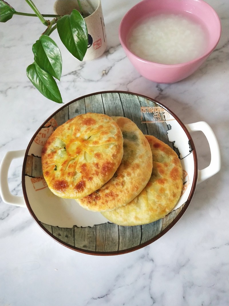 韭菜鸡蛋虾皮三鲜馅饼的做法