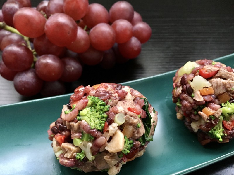 “花样米饭”鸽肉花菜糙米饭团的做法