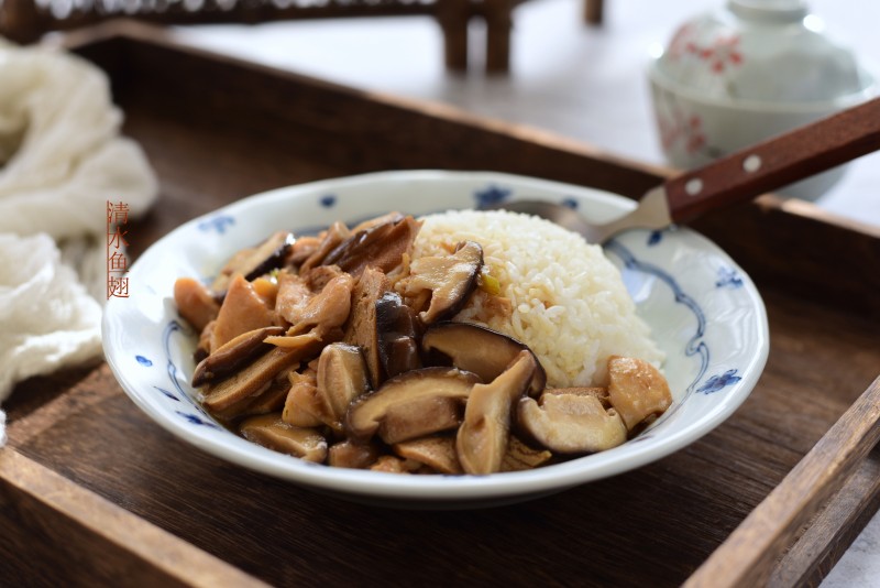 香菇鸡肉盖浇饭的做法