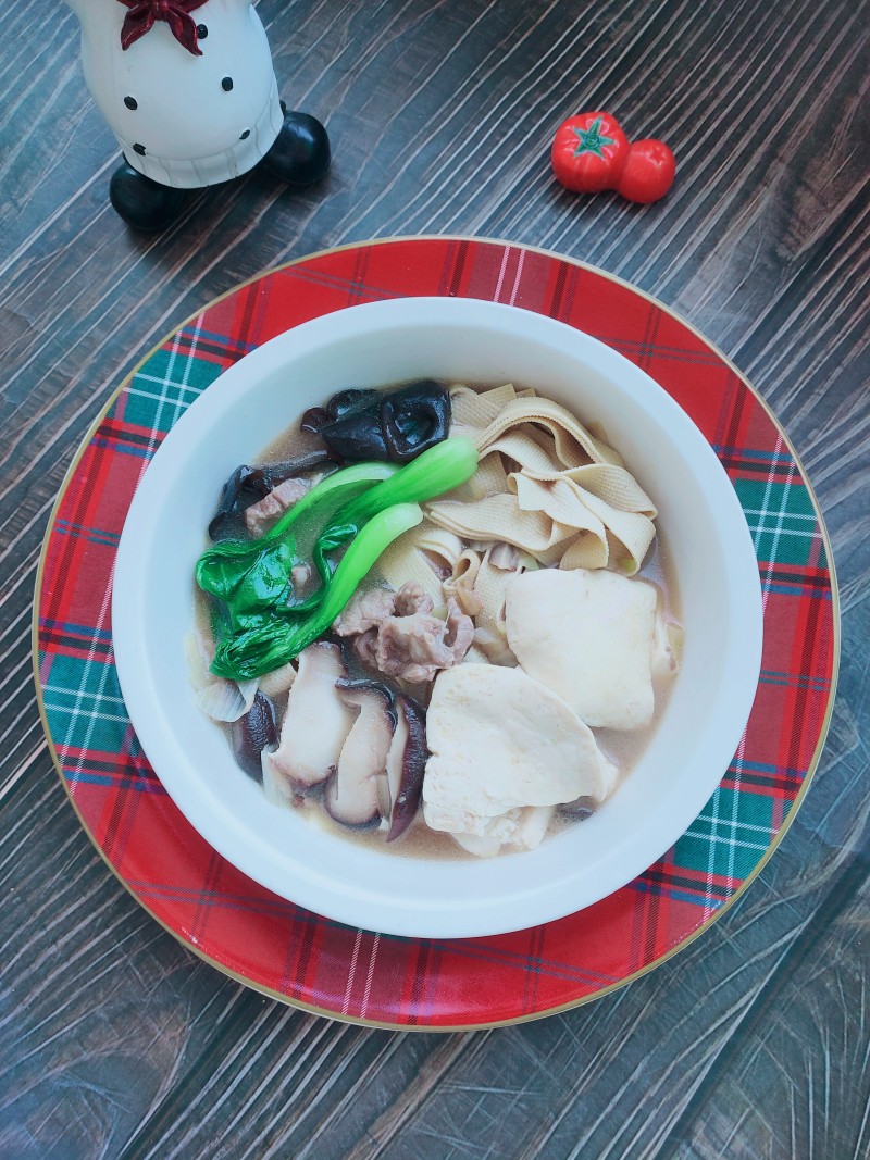 牛肉、香菇炖豆皮的做法