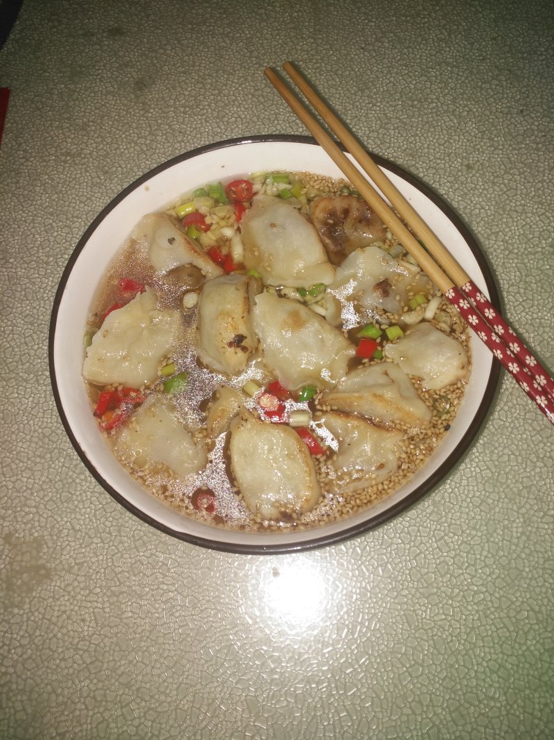 酸汤饺子的做法