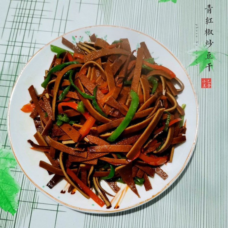 青红椒炒豆干的做法