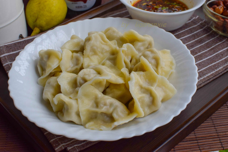 莲藕猪肉饺子的做法