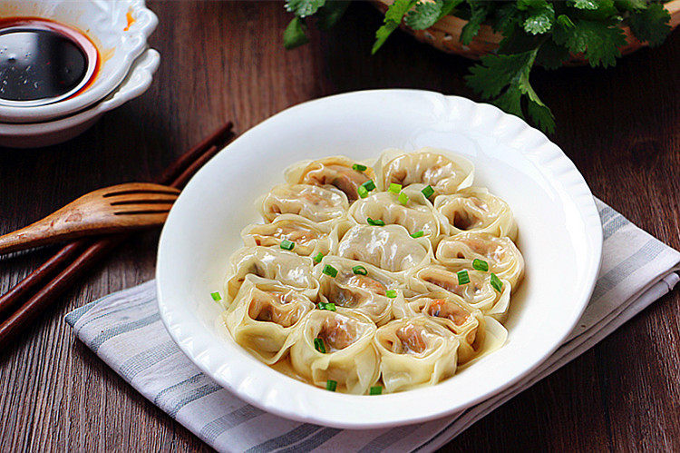 蒸香菇鲜肉馄饨的做法