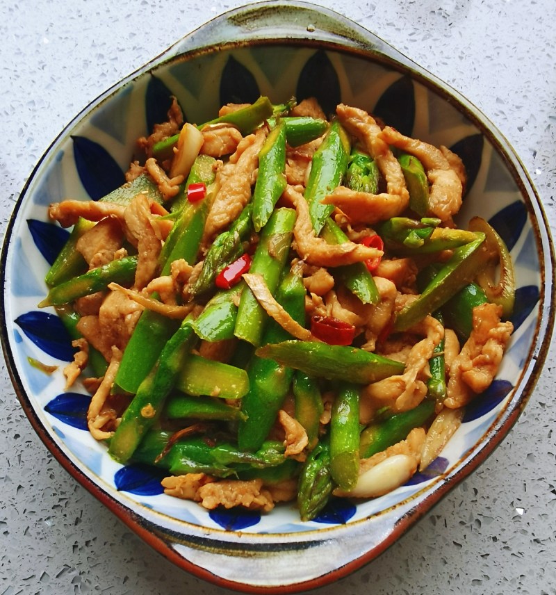 鸡脯肉炒芦笋的做法