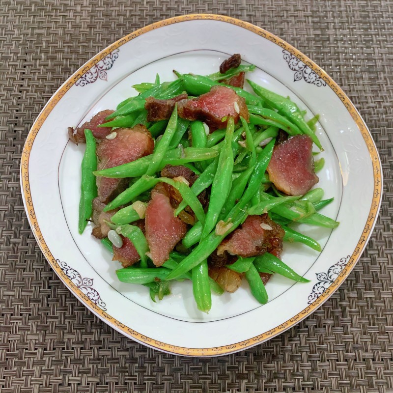 腊肉炒四季豆的做法