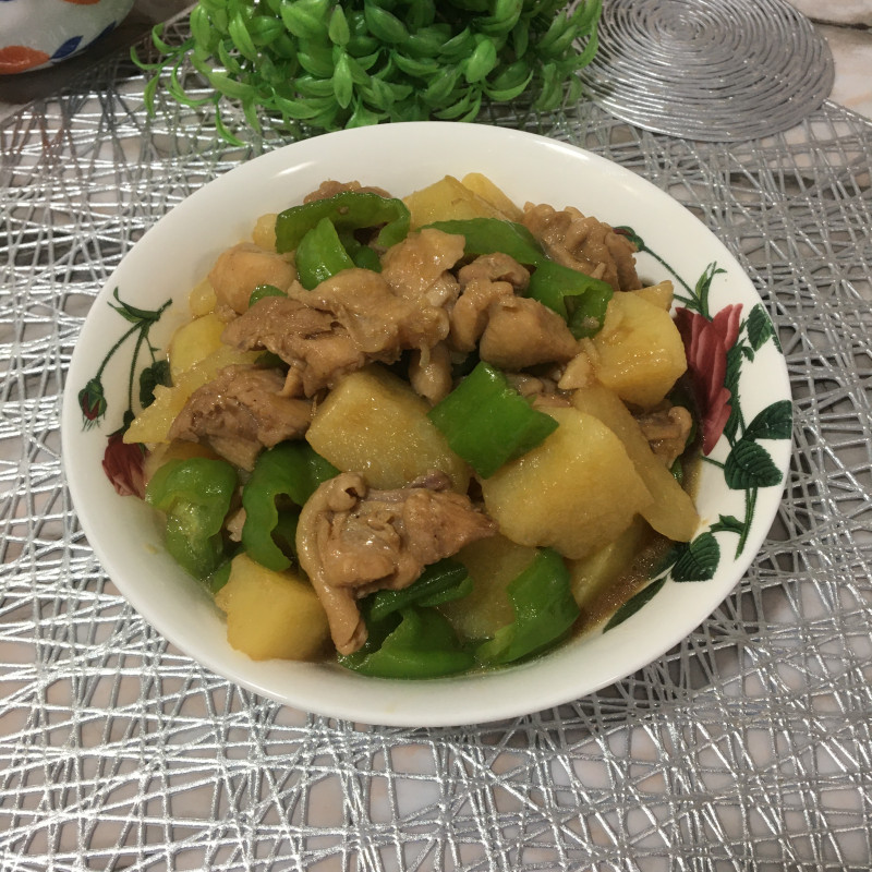 土豆烧鸡肉的做法