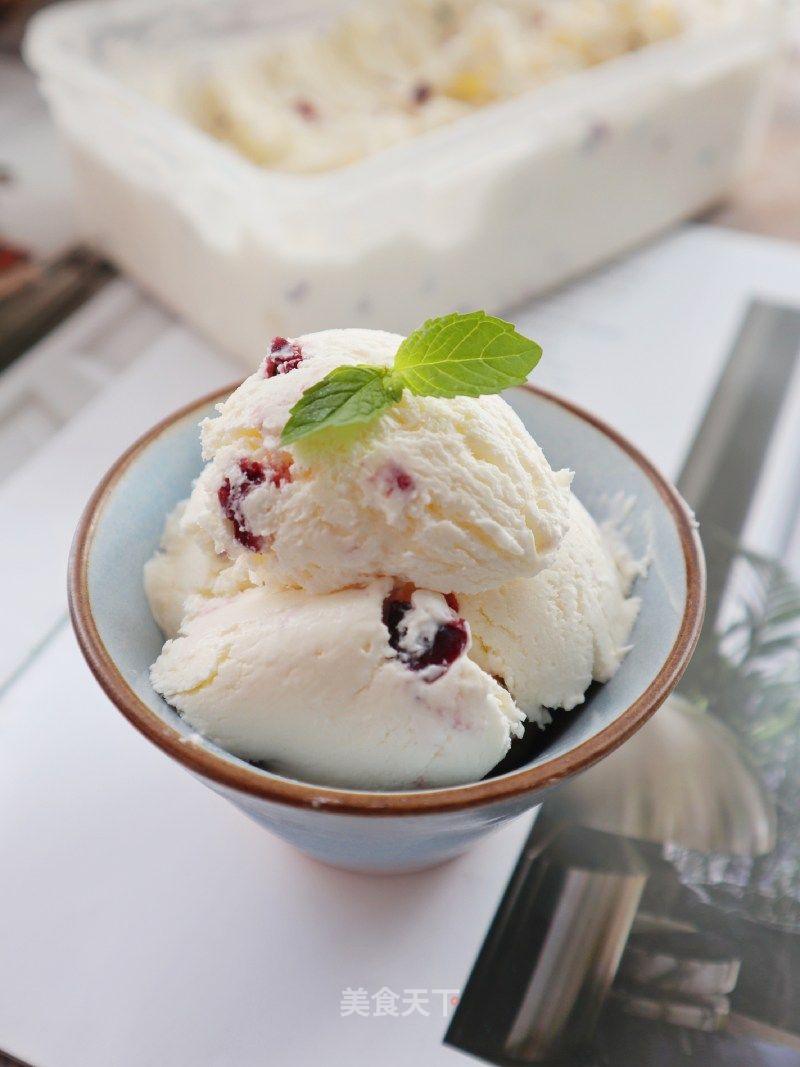 自制蔓越莓奶油冰激凌❗️（消耗淡奶油）口感顺滑，制作简单❗️的做法