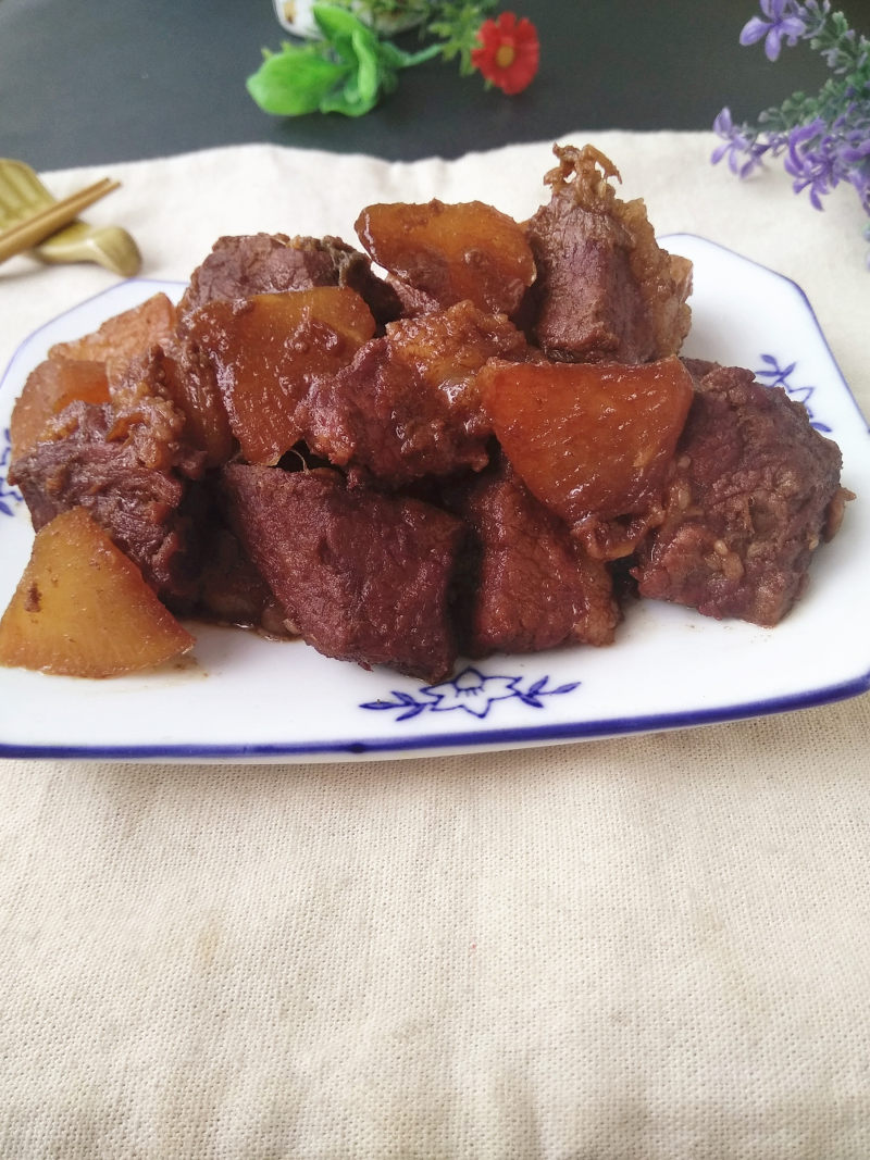 牛肉炖萝卜的做法