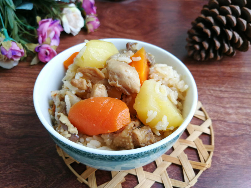 电饭煲鸡腿土豆焖饭的做法