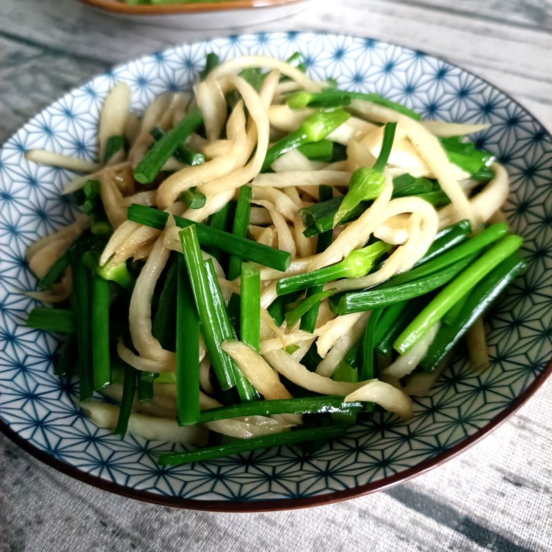 韭菜苔炒茭白的做法