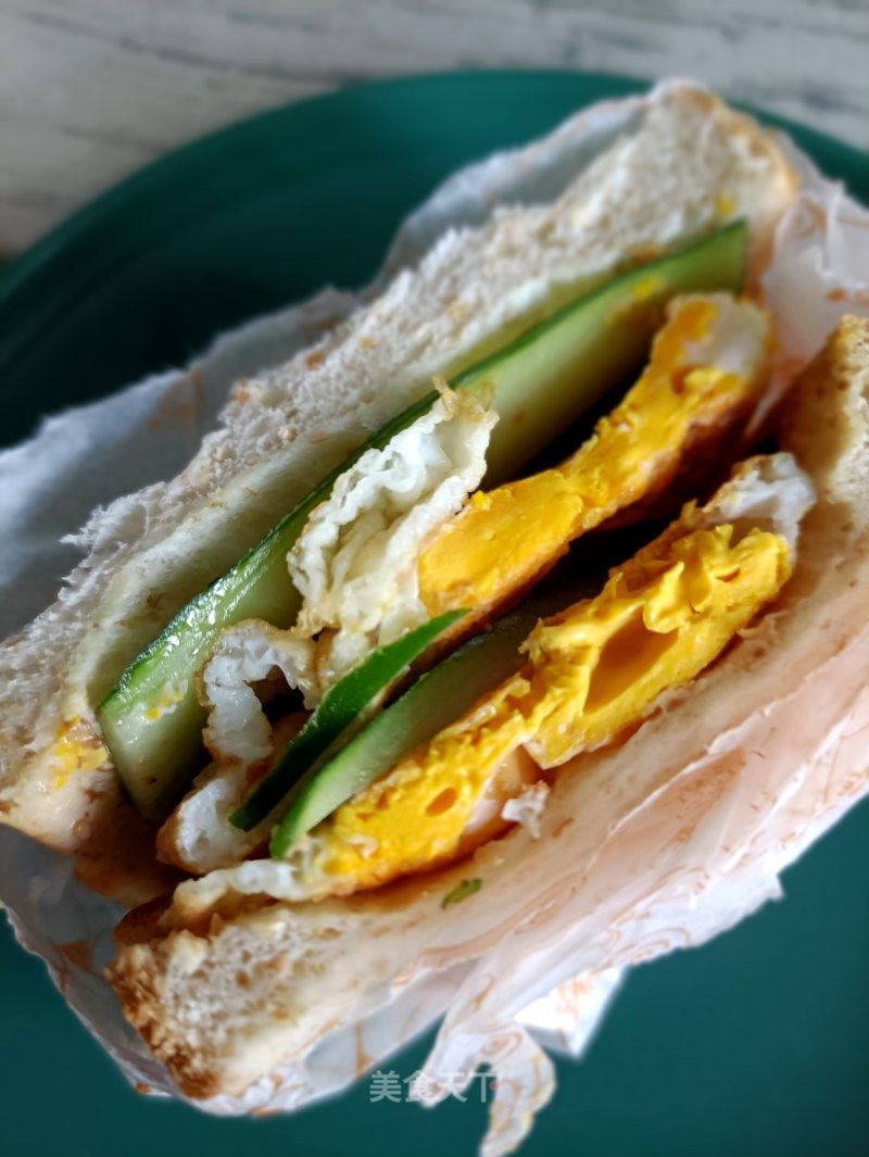 黄瓜煎蛋三明治的做法