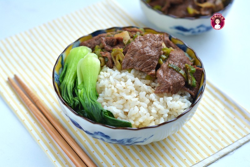 豪横营养早餐之葱香牛肉饭的做法