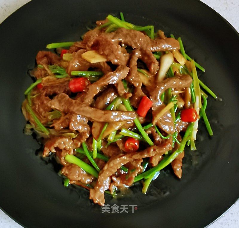 香菜梗炒牛肉的做法