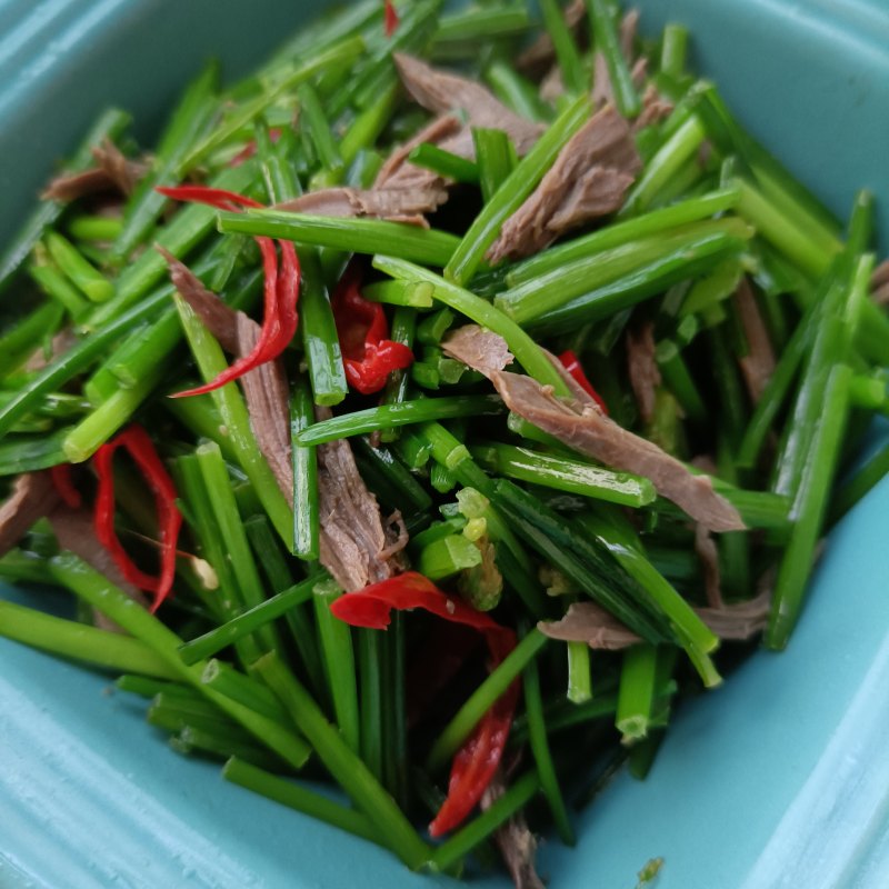 鸽胸肉炒韭苔的做法