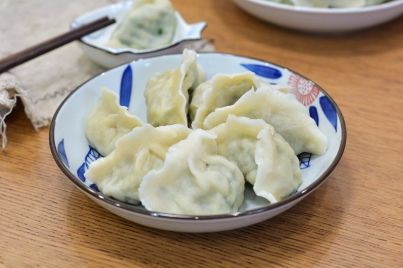 鸡蛋蛤蜊韭菜饺子的做法