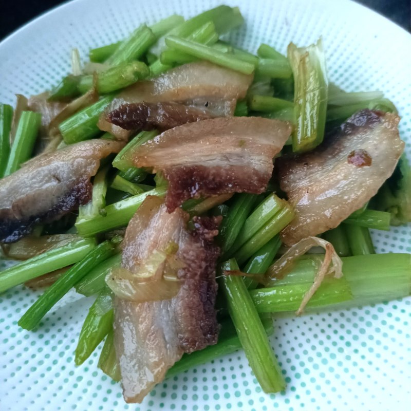 “快手小炒”回锅肉炒芹菜的做法