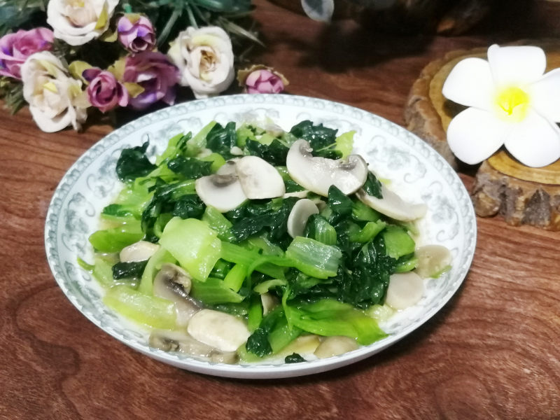 蘑菇炒青菜的做法