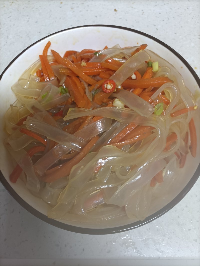 绿豆粉皮拌胡萝卜丝的家常做法 绿豆粉皮拌胡萝卜丝怎么做好吃