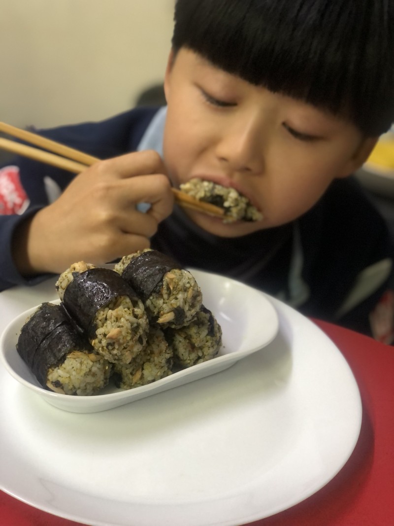 自制肉松饭团的做法