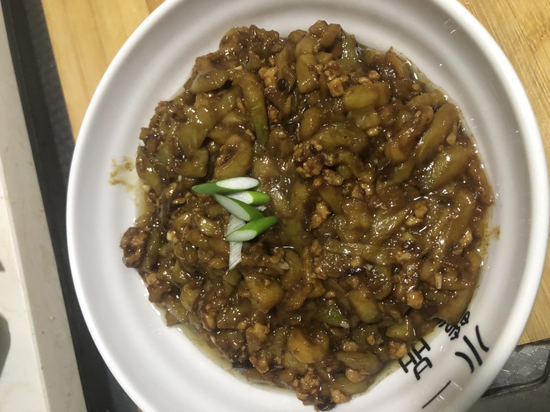 酱焖肉沫茄子煲的做法