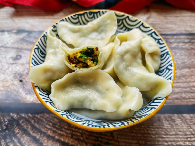 面条菜鸡蛋木耳素饺的做法