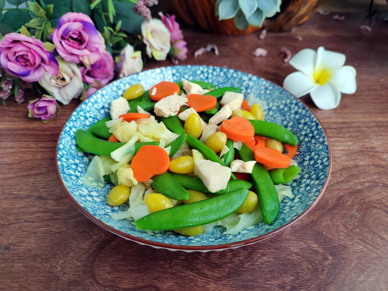 鸡胸肉拌豆时蔬的做法