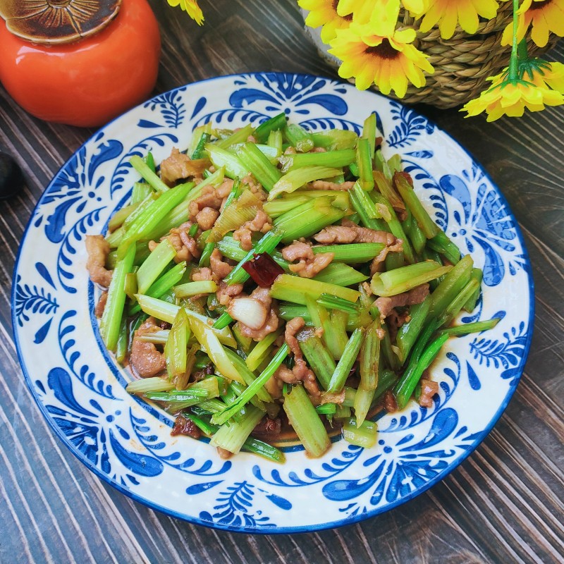 肉丝炒芹菜的做法