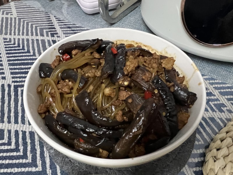 茄子肉末粉丝煲的做法