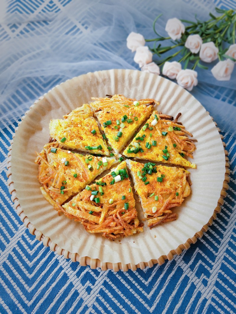 葱花土豆鸡蛋饼的做法