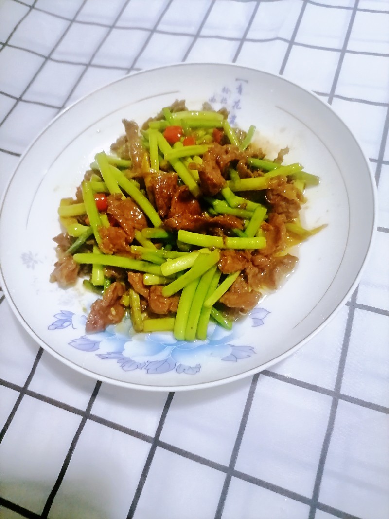 牛肉炒蒜苔的做法