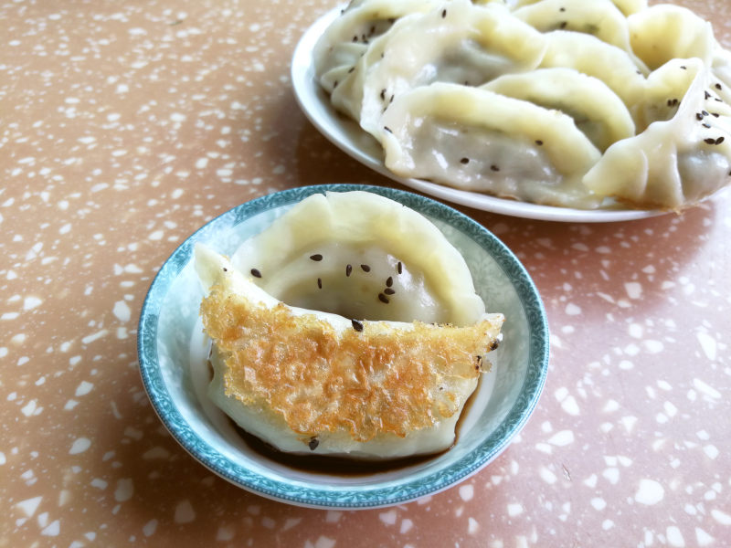 韭菜土豆鲜肉煎饺的做法