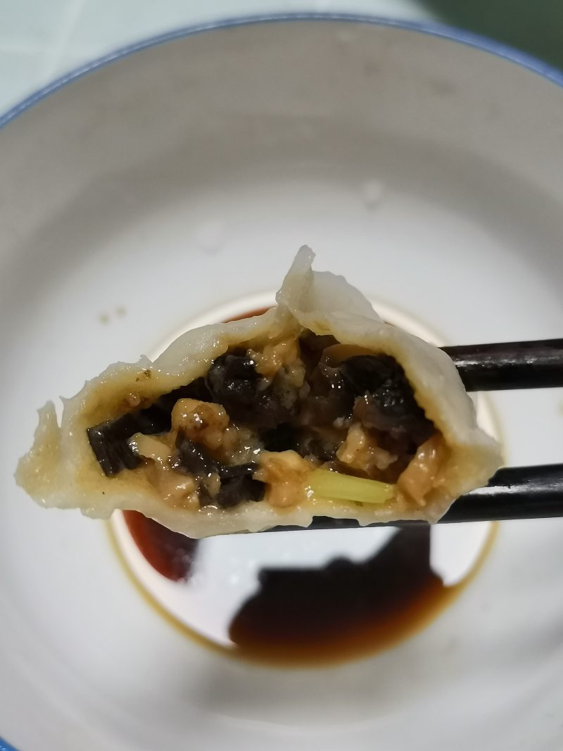 家常香菇木耳水饺的做法