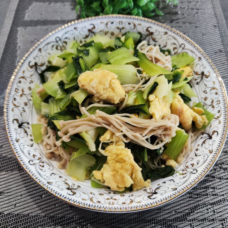 鸡蛋炒青菜菌菇的做法