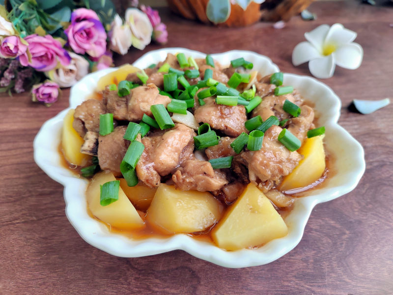 土豆蒸鸡腿的做法