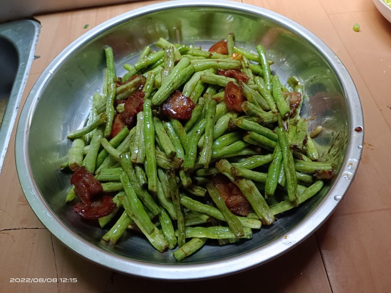 五花肉炒豆角的做法