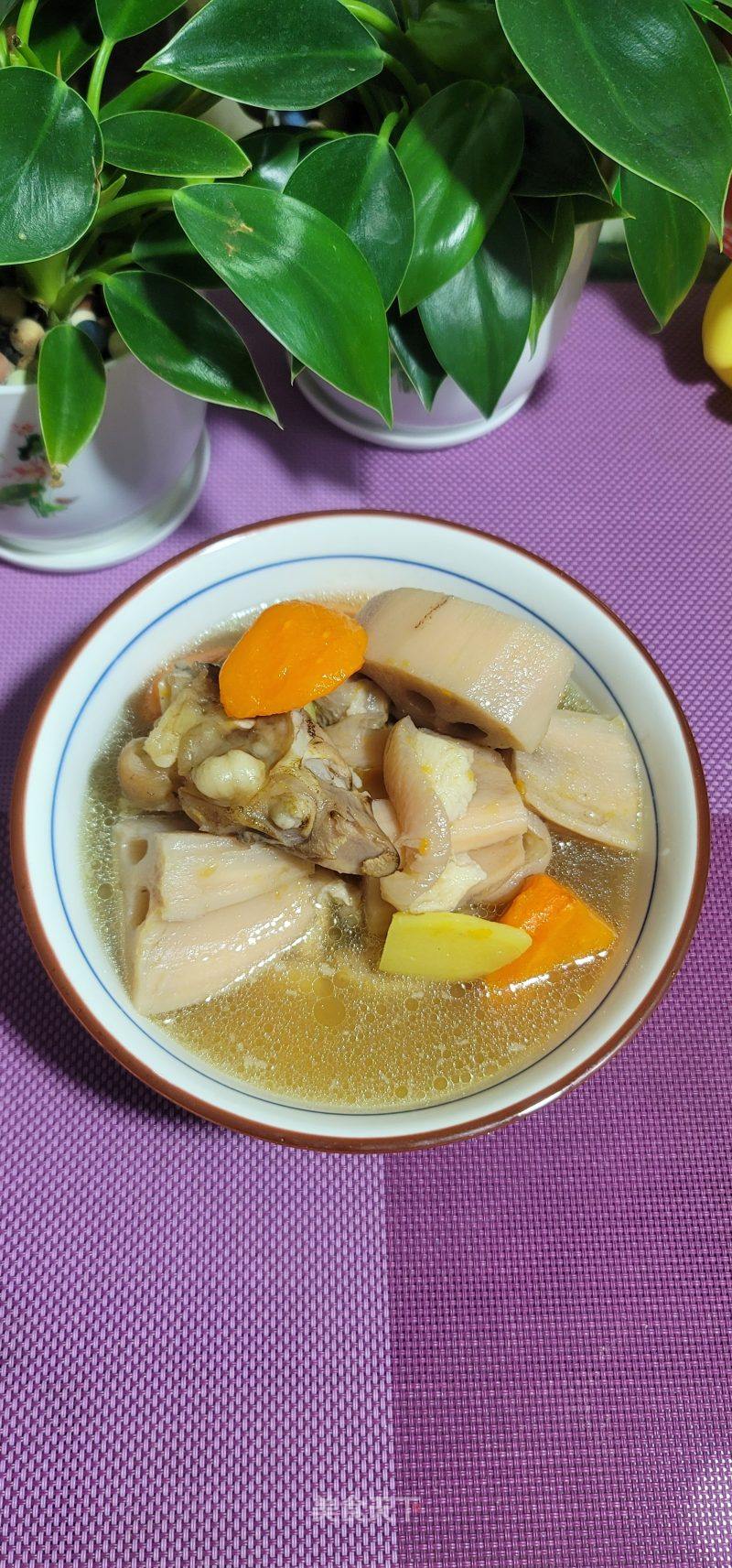 猪蹄猪踭煲莲藕胡萝卜汤的做法