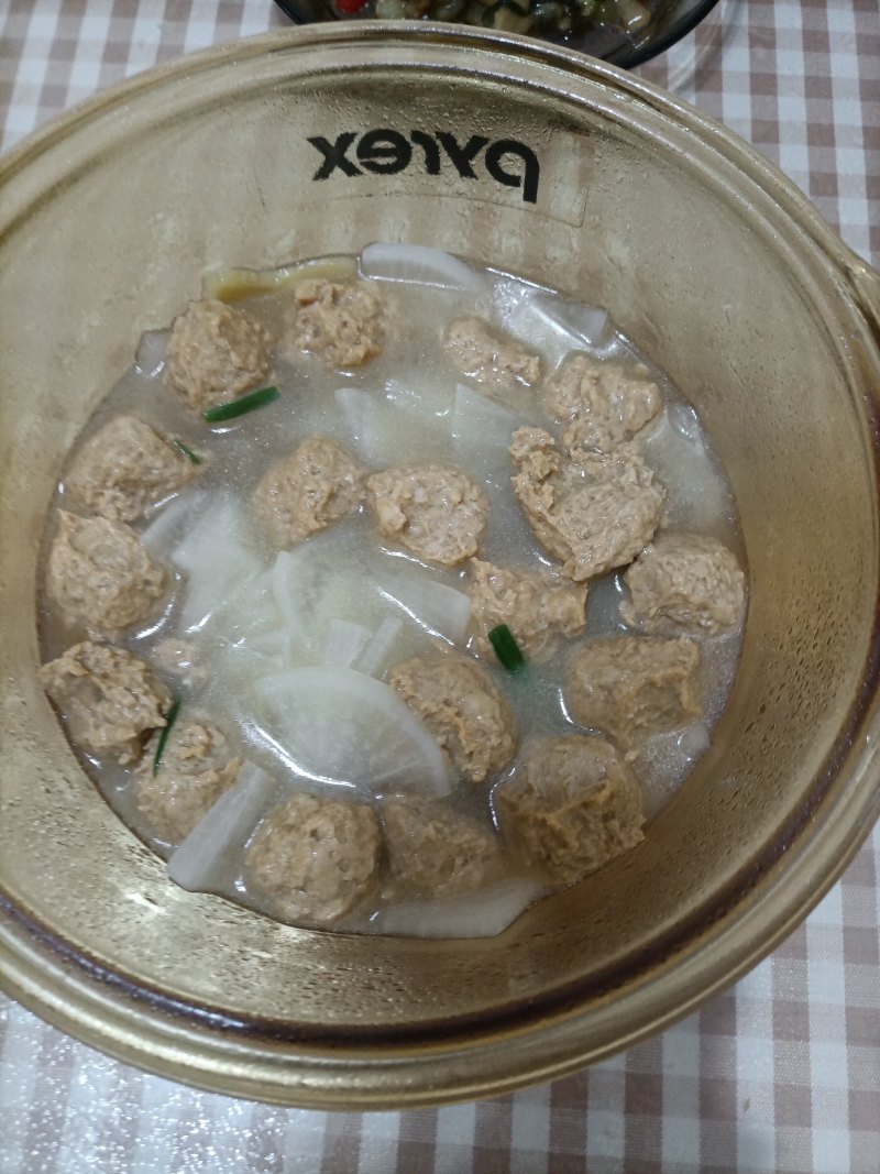 白萝卜鸡肉丸汤的做法