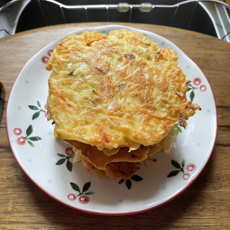 胡萝卜包菜鸡蛋饼的做法