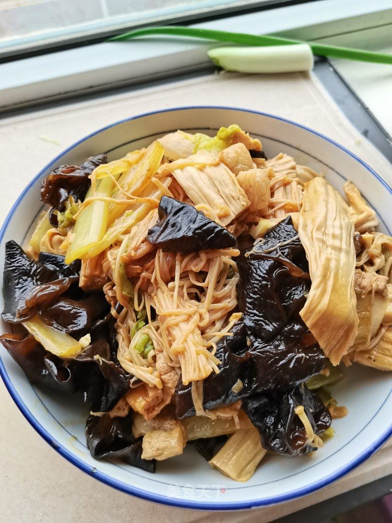 腐竹白菜炖肉的做法
