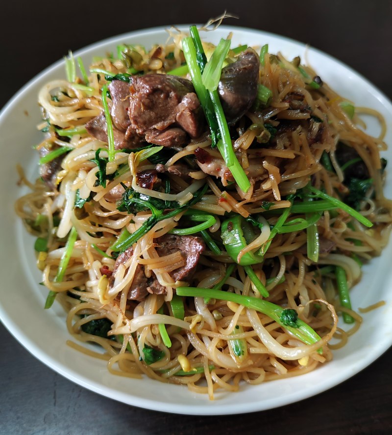 鸡杂豆芽炒连州切粉的做法