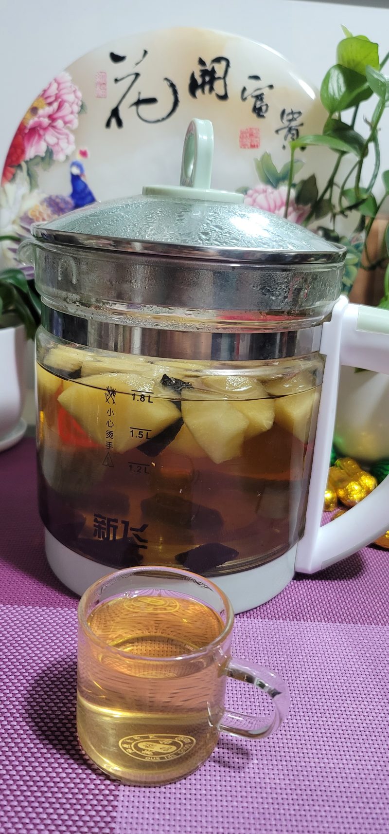 黑灵芝苹果饮的做法