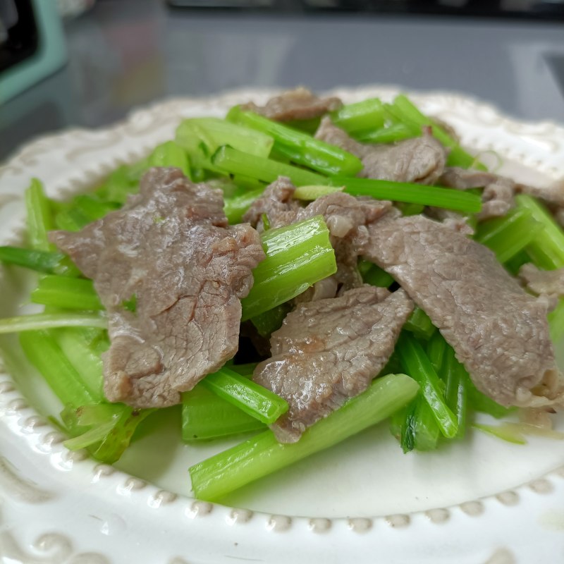 芹菜炒牛肉的做法