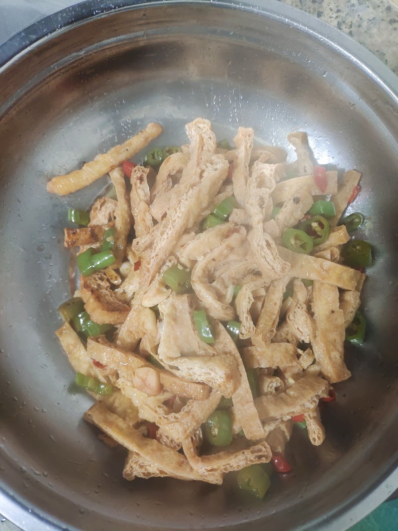 线椒炒豆腐片的家常做法 线椒炒豆腐片怎么做好吃